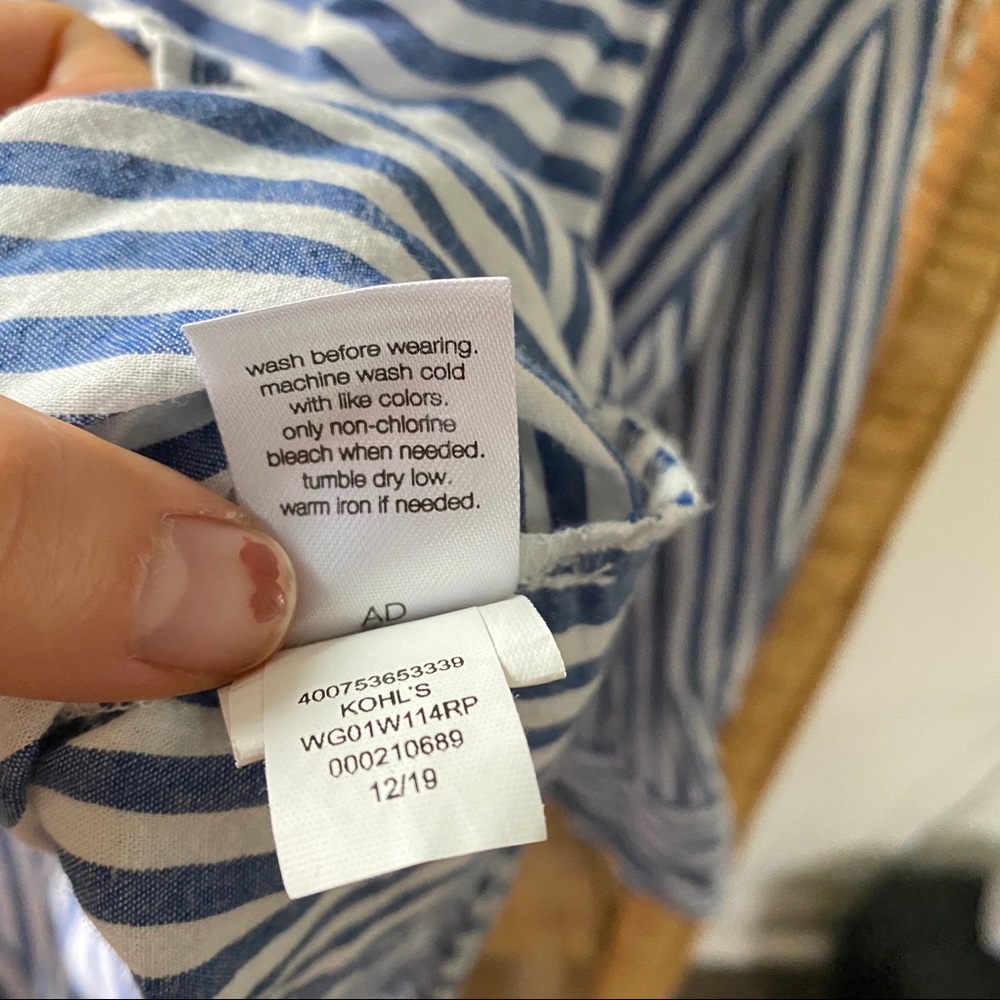 Elizabeth and James Stripe Button Down Shirt✨ - Picture 8 of 10